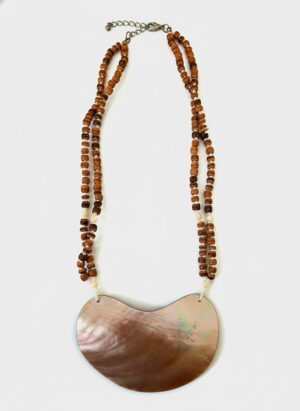 Shell Necklace Brownlip with Wooden Beads
